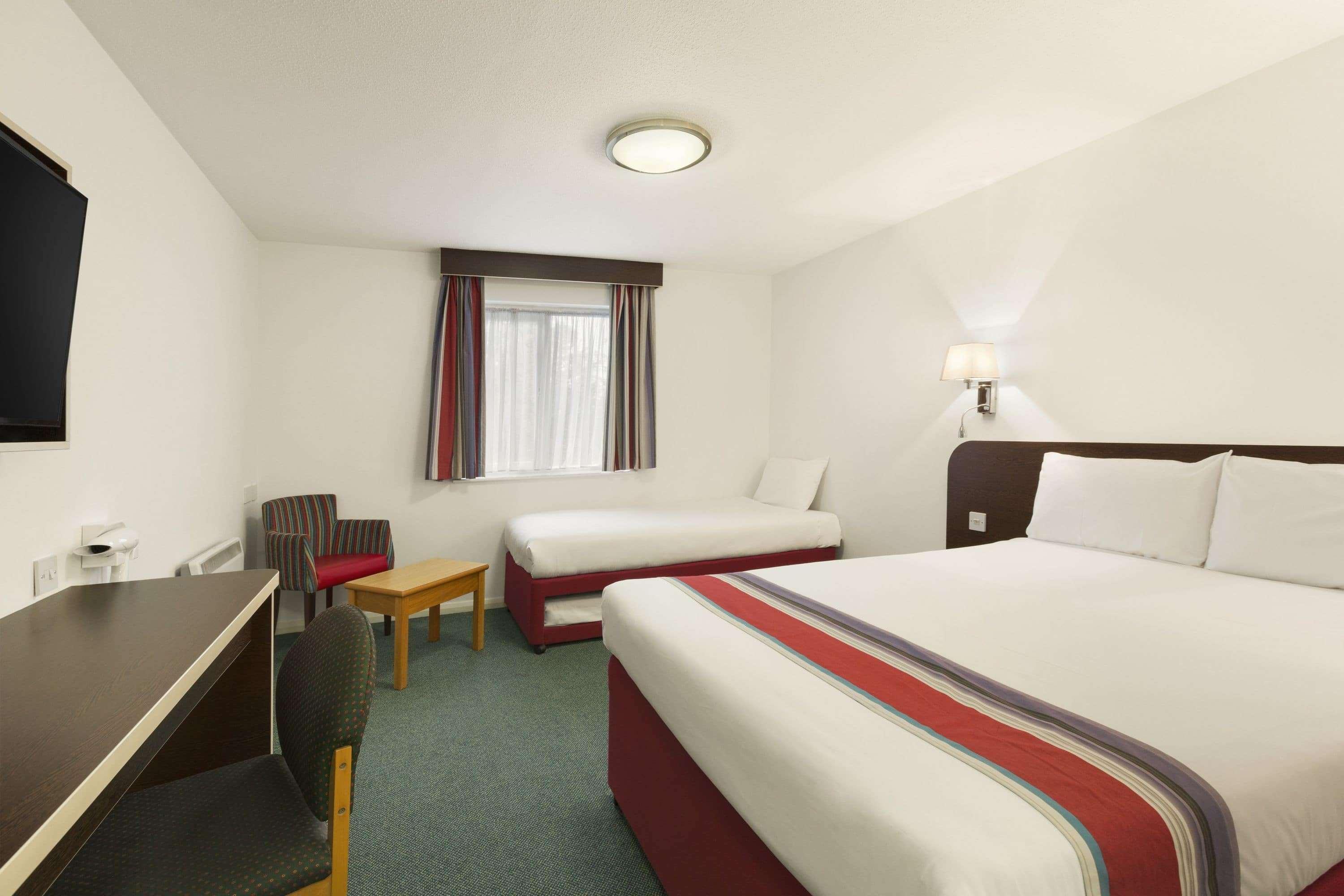 Ramada London South Mimms Hotel Potters Bar Exterior photo