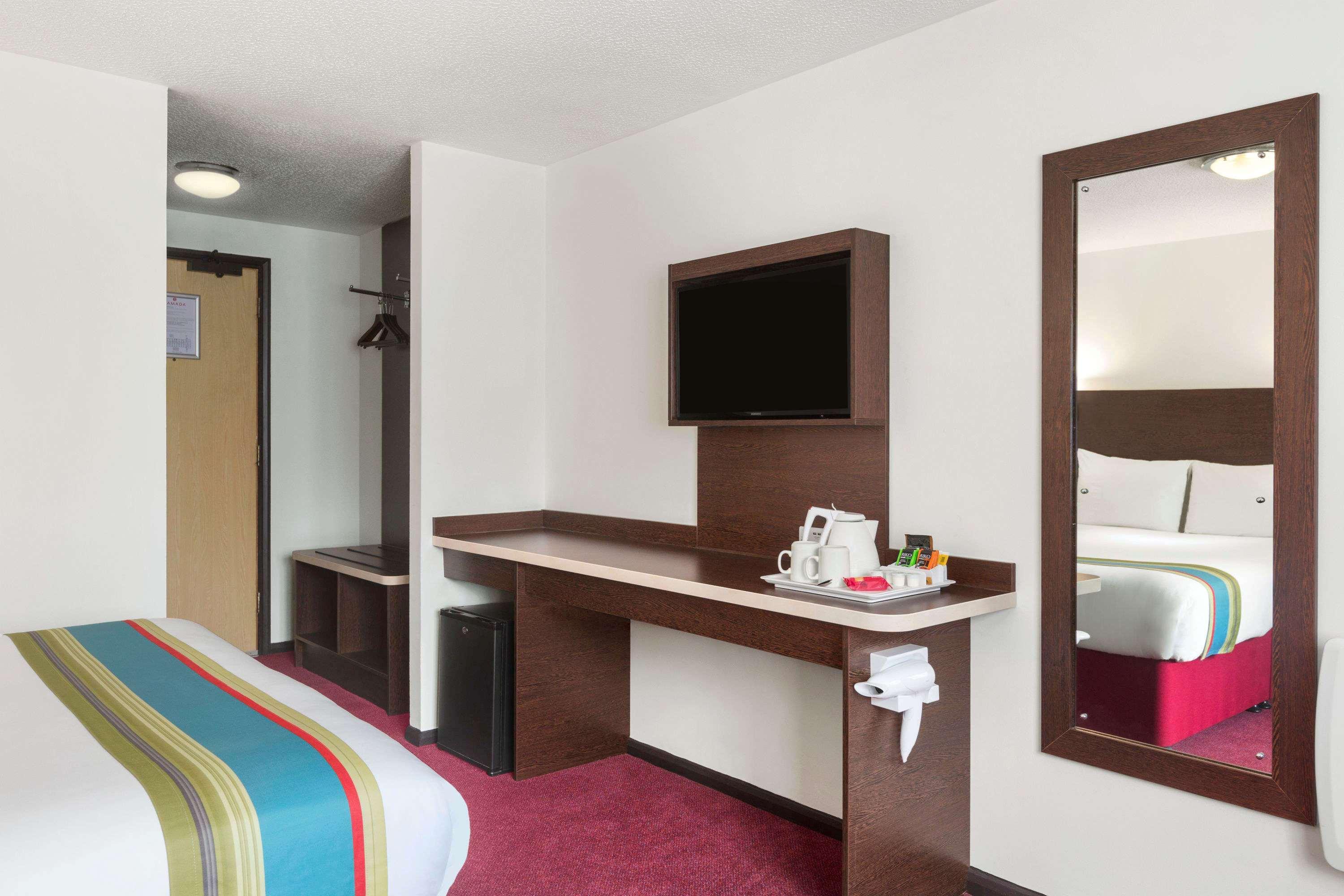 Ramada London South Mimms Hotel Potters Bar Room photo