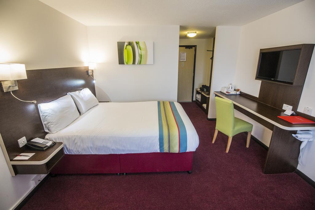 Ramada London South Mimms Hotel Potters Bar Exterior photo