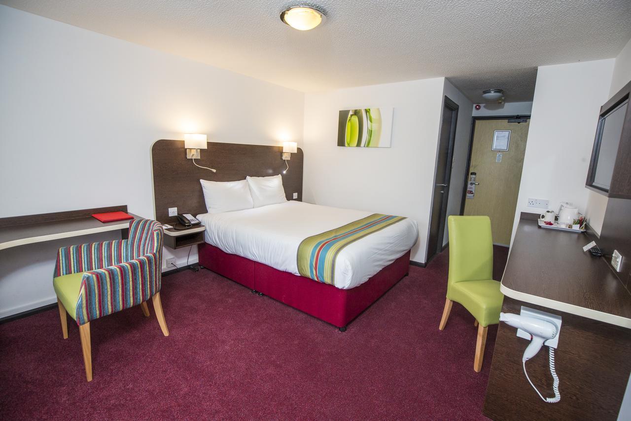 Ramada London South Mimms Hotel Potters Bar Exterior photo
